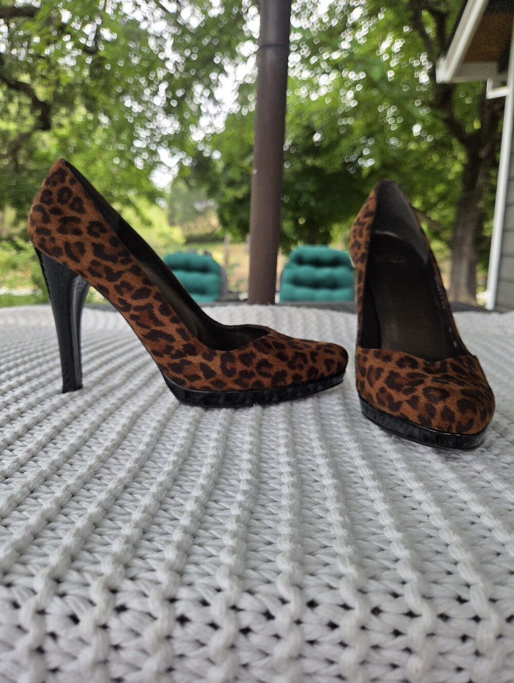 STUART WEITZMAN Leopard Calf Hair Pumps 8 MED Pointed Toe Heels
